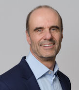 Das Porträt zeigt den Vorsitzenden Richter am Landesarbeitsgericht Ulrich Hensinger als Mediensprecher.