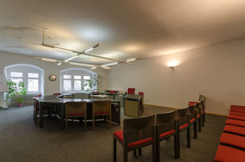 Foto des Sitzungssaales der Kammern Radolfzell des Arbeitsgerichts Villingen-Schwenningen
